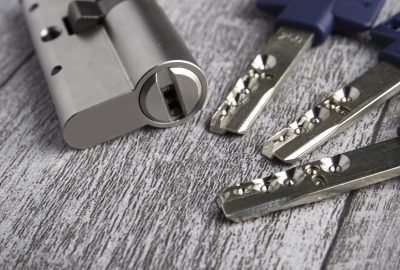 Key,Cylinder,On,The,Wooden,Table,,Close,Up,Photo